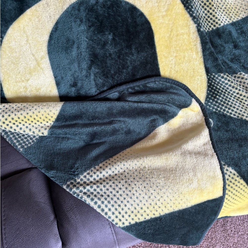 Oregon Ducks throw blanket 48x60 - Picture 4 of 4